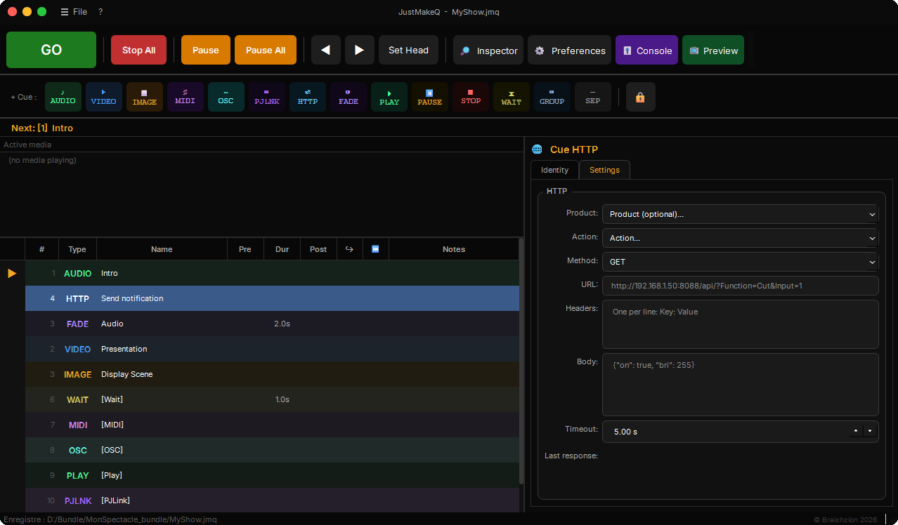 Capture d'écran de JustMakeQ : régie de cues audio, vidéo, MIDI et OSC en direct
